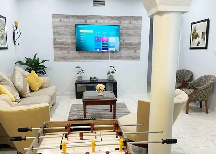 Amazing & Cozy Duplex Near Zoo Miami !
