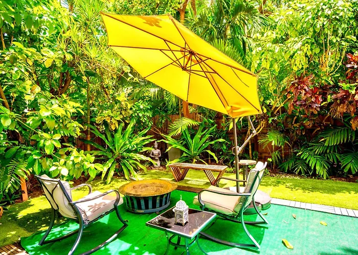 Entire Private Beautiful 2 Bedroom Plus Den House With Gated Front&Back Yard And Free Parking 10Min Drive To Miami Beach